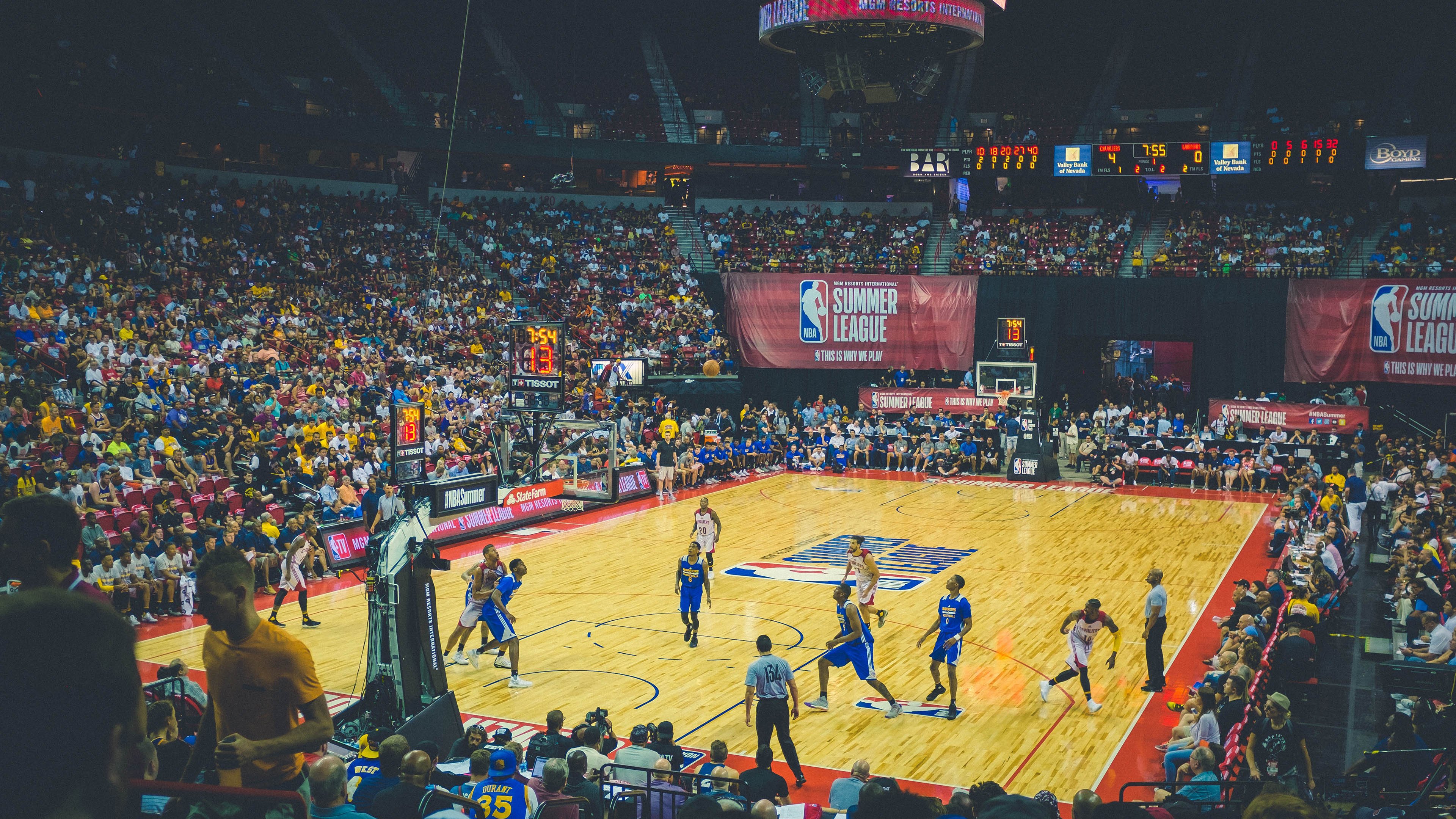 欧冠赛场上的教练临场换人获实效被广泛学习，欧冠最佳教练